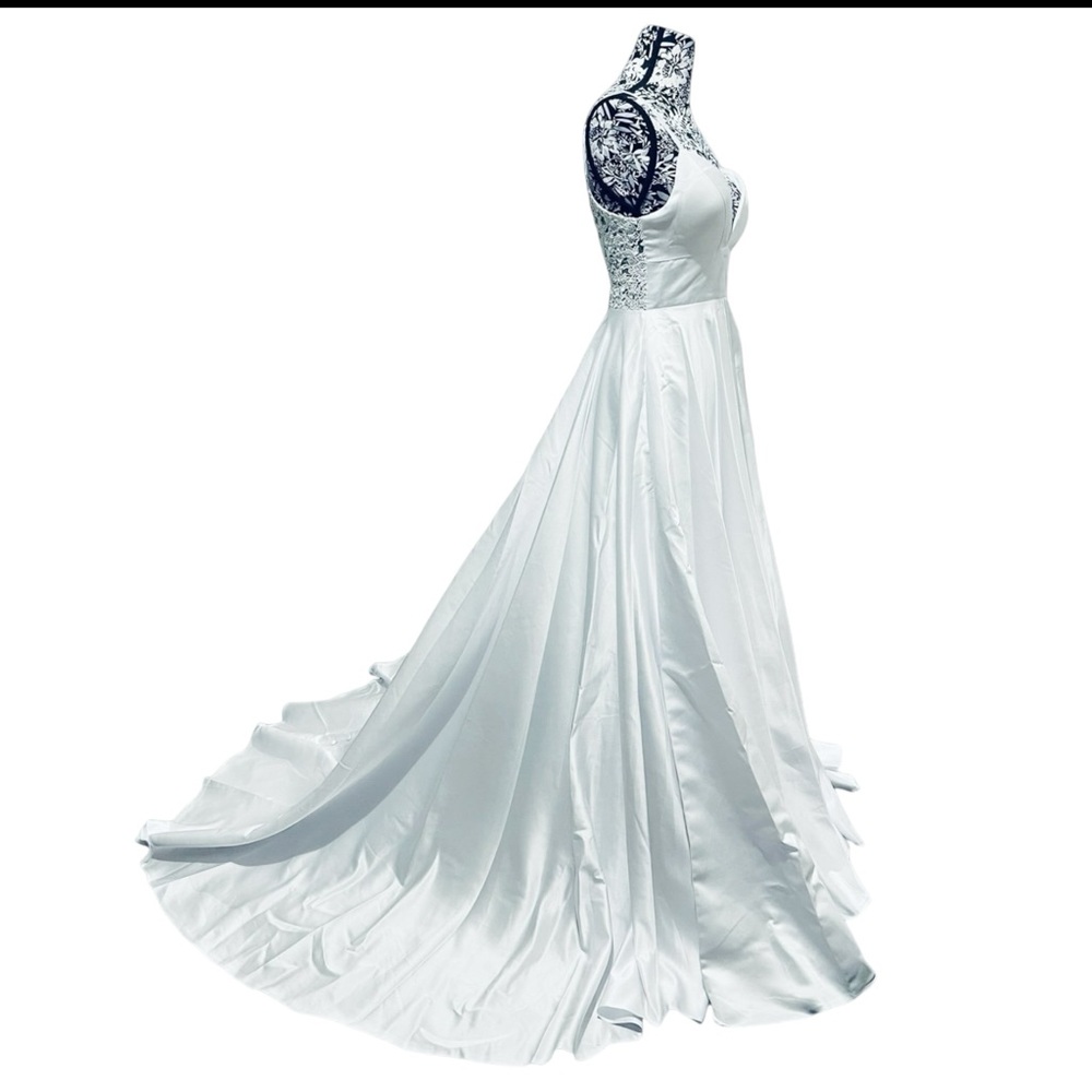 White satin wedding dress pockets in skirt Women’s Size 6 New in original bag - Picture 6 of 12